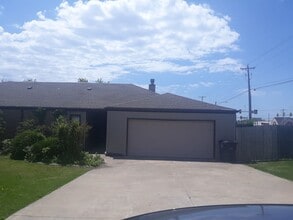 Building Photo - 6506/6508 E 90th St Duplex