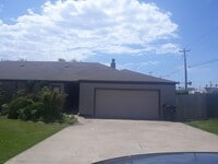 Building Photo - 6506/6508 E 90th St Duplex