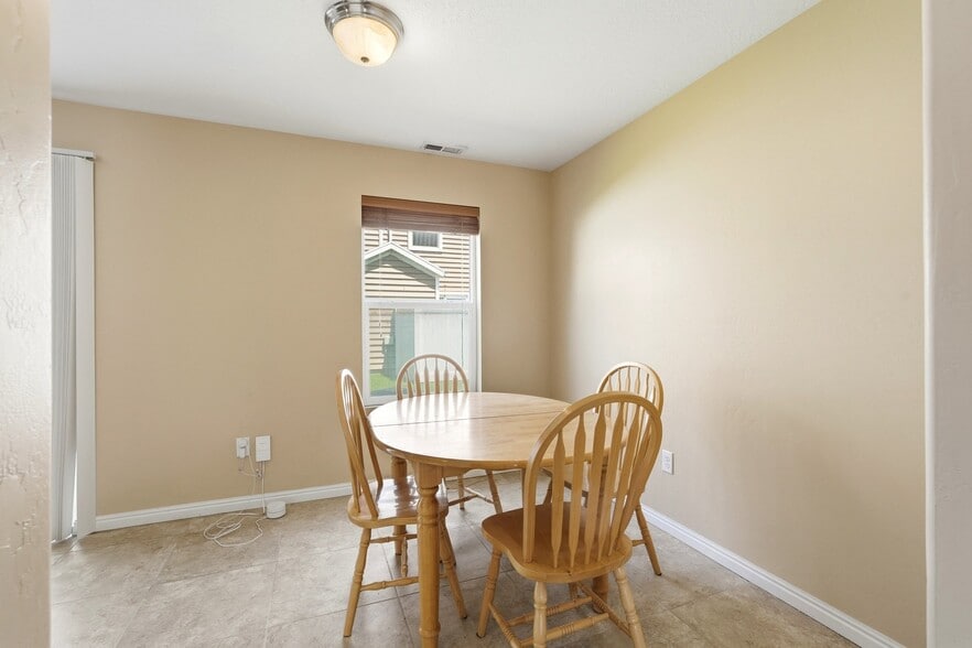 Building Photo - 174 Finlay Dr