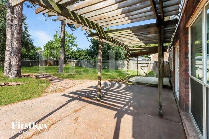 Building Photo - 7935 Shangrila Ln