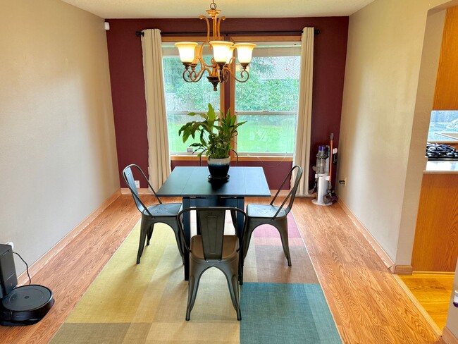 Building Photo - Linwood Neighborhood, Milwaukie Home on Quiet Cul-de-sac, 2 Car Garage, A/C, Huge Fenced Backyard