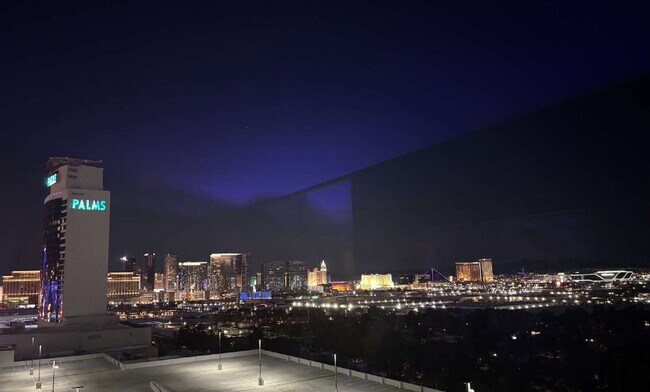 Building Photo - Palms Place Studio — Skyline Views, 5 Minu...