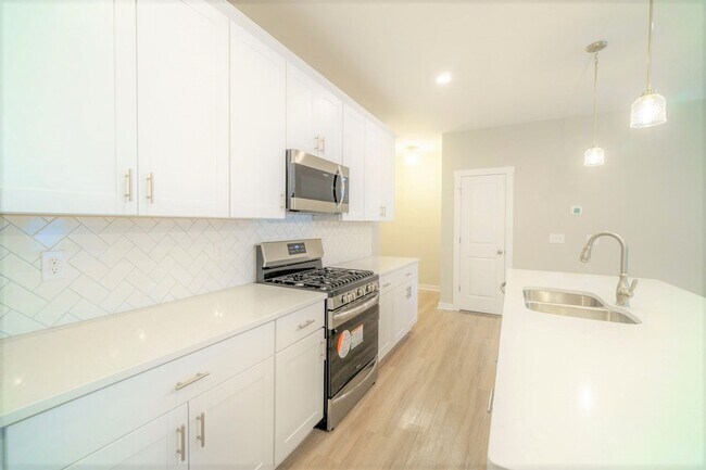 Building Photo - Brand New Construction Luxury Townhome in Pineville
