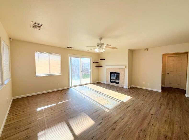 Building Photo - 1330 Riverside Ct