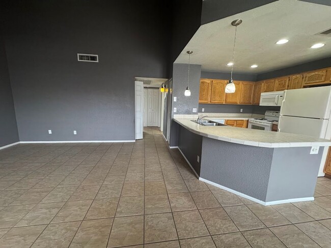 Building Photo - 11666 N 28th Dr