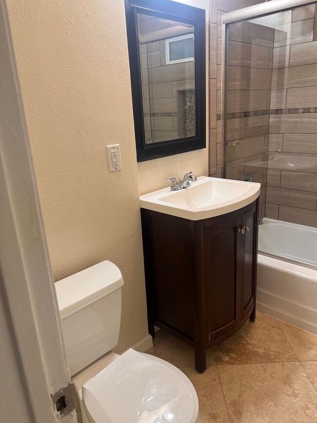 Building Photo - Beautiful 3 Bed / 2 Bath Home with Detached Bonus Space