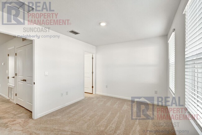 Building Photo - 8700 Daybreak St