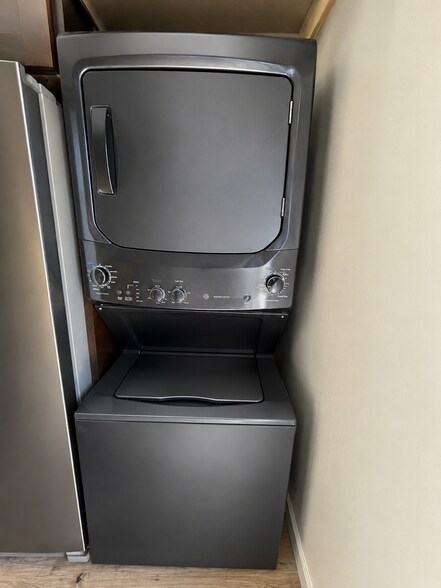 washer dryer set included - 4091 Rosecrans Ave