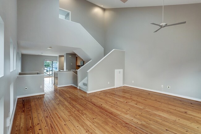 Building Photo - 835 Saulnier St