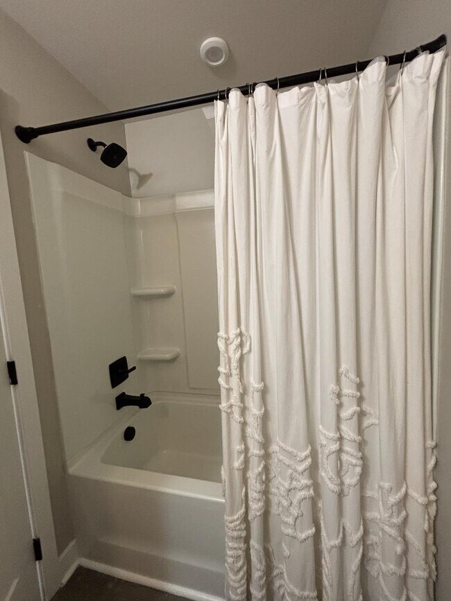 Building Photo - 300 Golan Cir