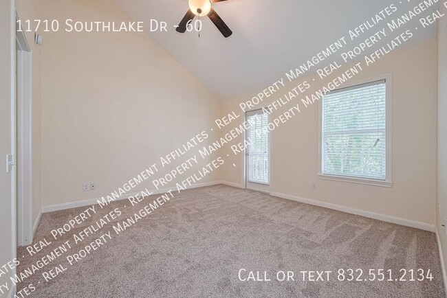 Building Photo - 11710 Southlake Dr