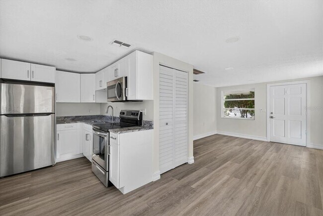 Building Photo - 5409 Oceanic Rd