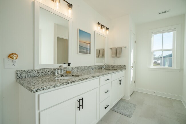 Building Photo - 63 Buckingham Dr