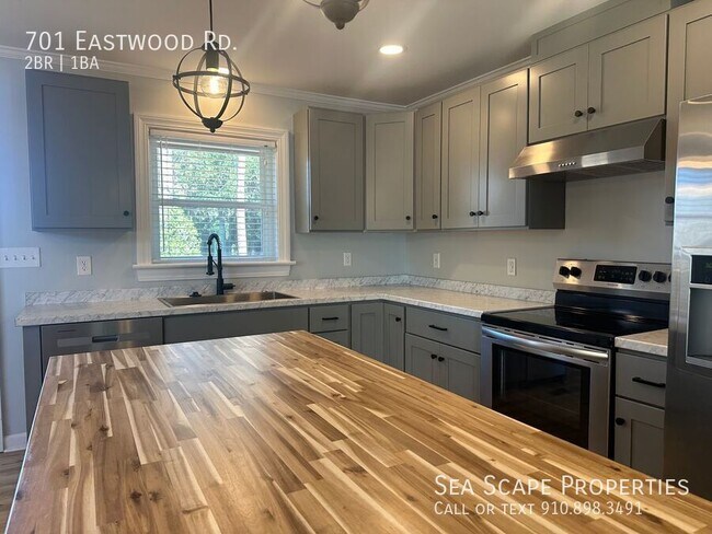 Building Photo - 701 Eastwood Rd