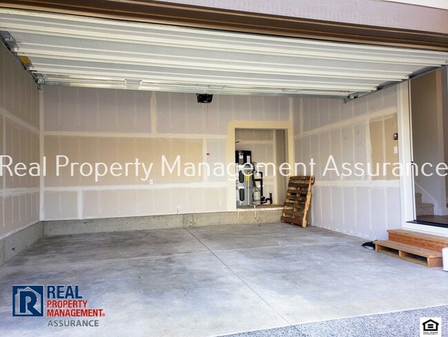 Building Photo - 16870 SW Rockhampton Ln