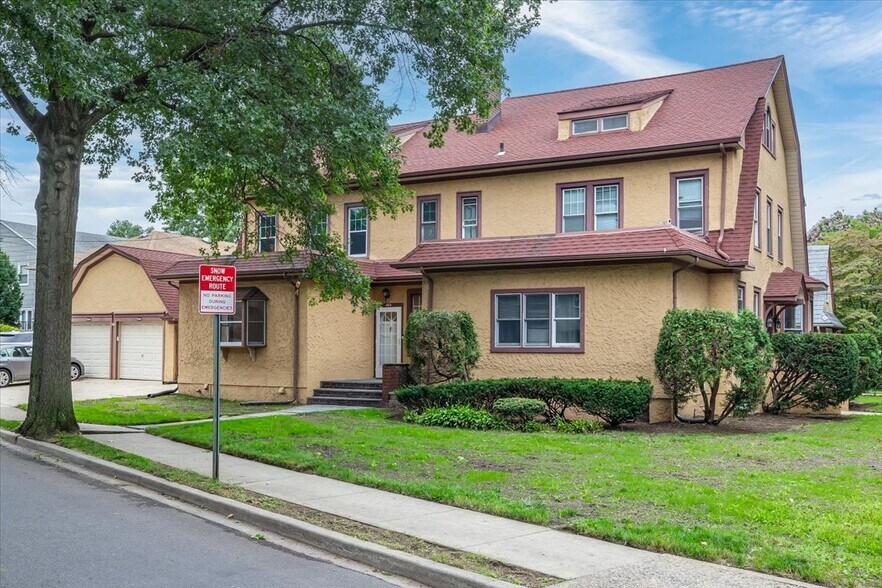 Primary Photo - 78 Violet Ave