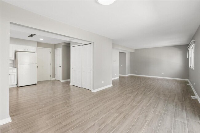 Building Photo - 322 Maple Ln