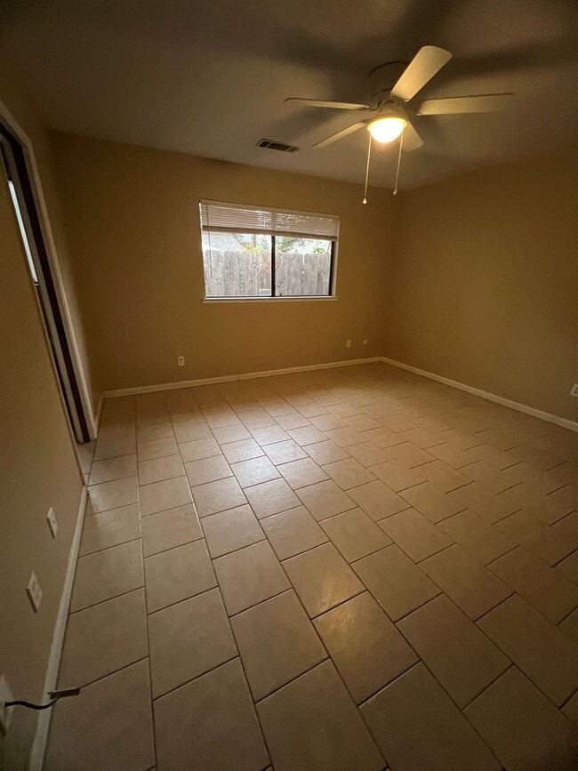 Building Photo - 424 E Prosperity Ave