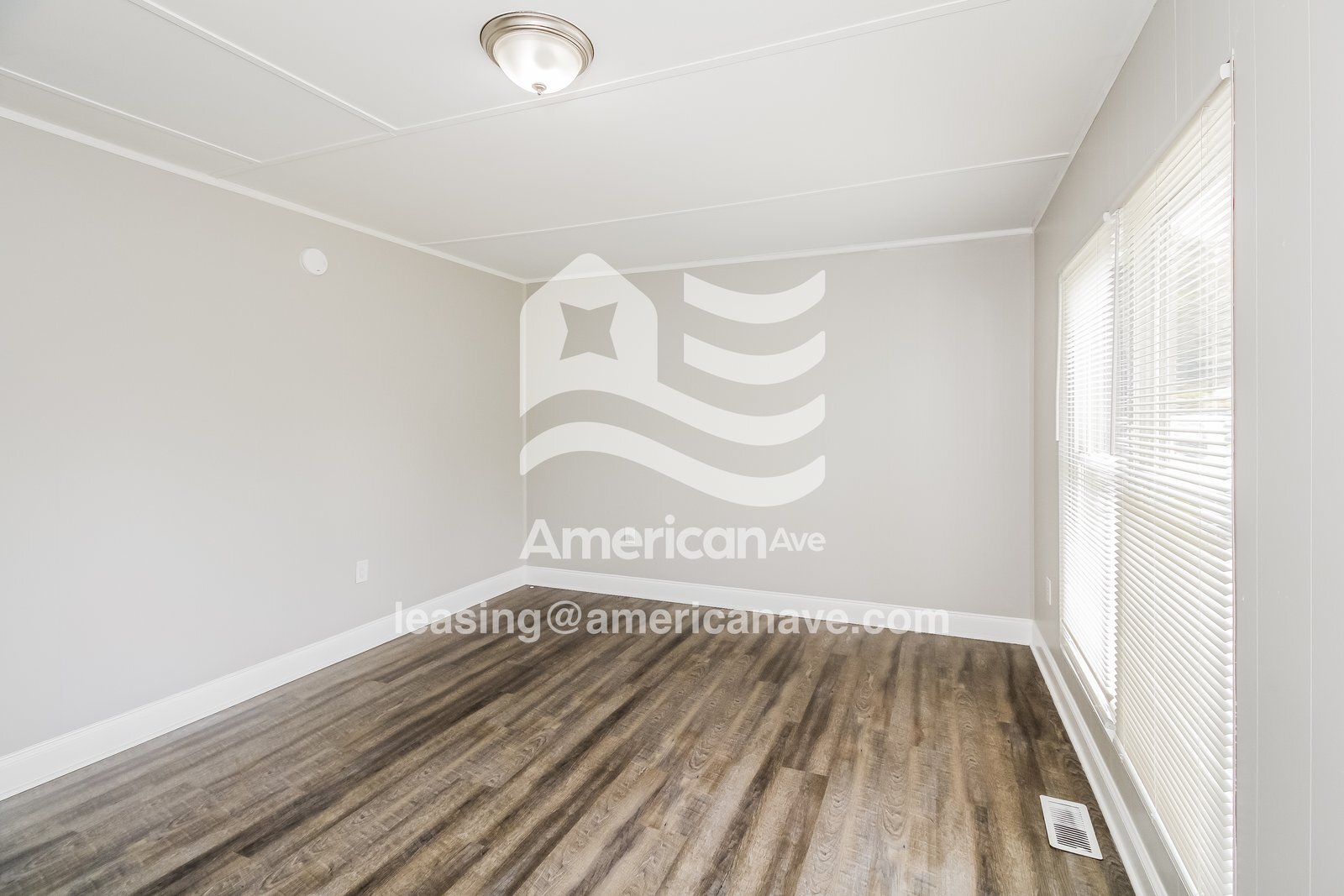 Building Photo - 2945 Eastway Dr