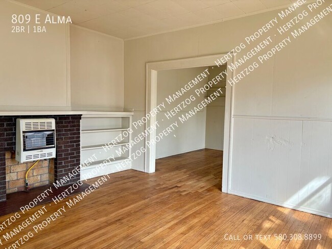 Building Photo - 809 E Alma-