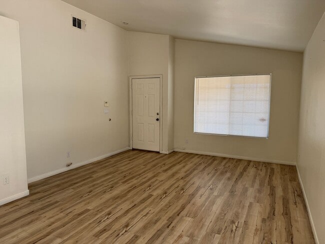 Building Photo - 3bd/2bath 1-story home!