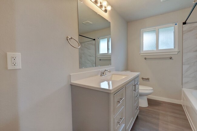 Building Photo - Remodeled Lacey Rambler