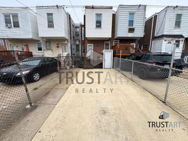 Building Photo - 5719 N Howard St