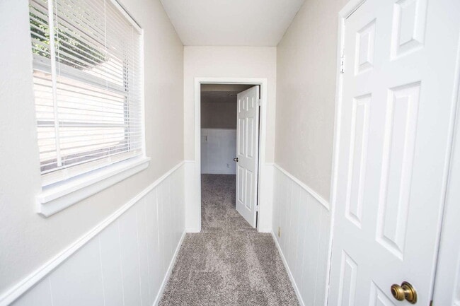 Building Photo - "Spacious 5-Bed Oasis with Granite Elegance & Hardwood Charm in Lubbock!"