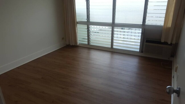 Building Photo - Upgraded 2 Bedroom / 1 Bath at the Iolani ...