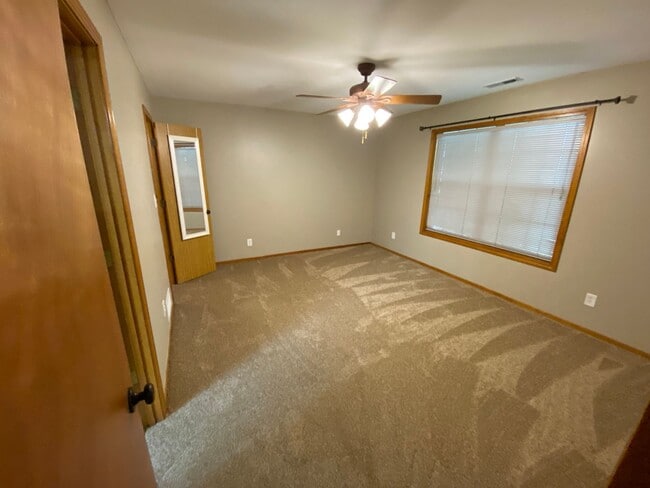 Building Photo - Great West Central Location