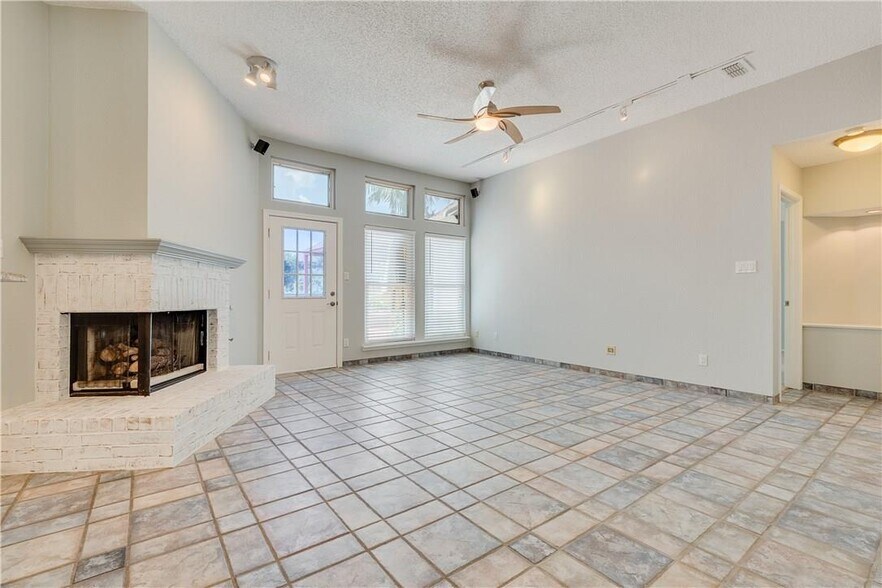 Building Photo - 7125 Northpointe Dr