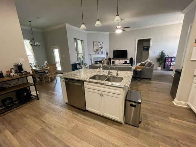 Building Photo - Gorgeous 3 Bedroom Home in Lucien Fields - Only 5 Years Old!