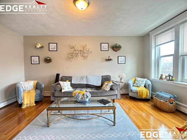 Building Photo - 22 Wallingford Rd