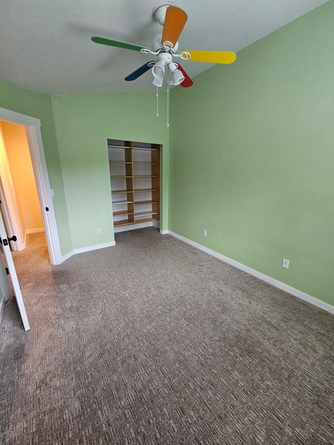 Building Photo - Beautiful 3 bed 3 bath family home in a ni...