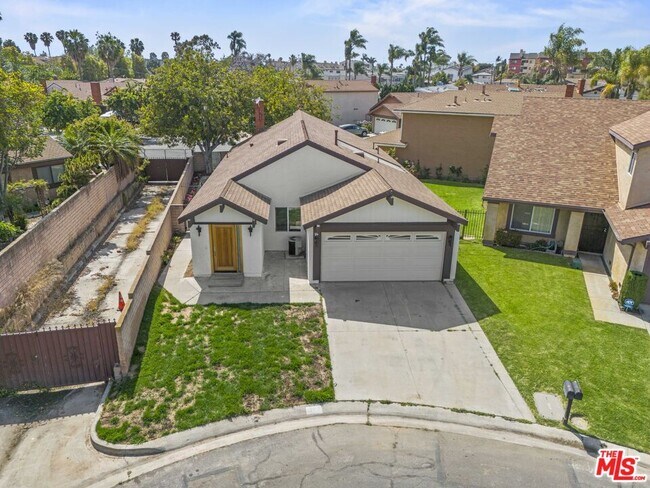 Building Photo - 13 Pepper Ct