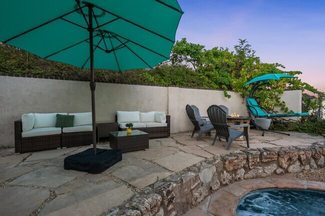 Building Photo - 9737 Benavente Pl