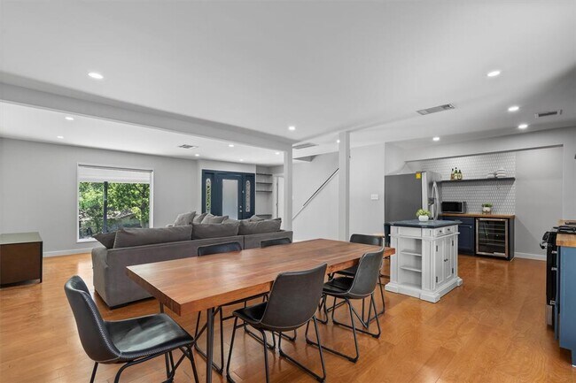 Building Photo - 3400 Santa Fe Dr