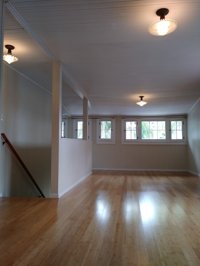 Living Area/Bedroom - 1411 Cabrillo Ave