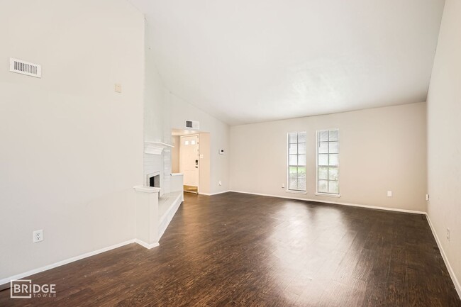 Building Photo - 8314 Kensington Dr
