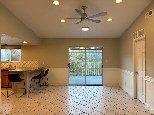 Building Photo - 428 Paintbrush Way