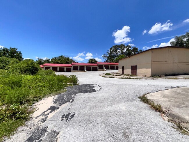 Building Photo - 1/1 Bottom level Duplex!