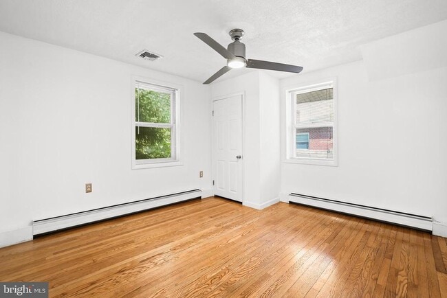 Building Photo - 2206 S Fern St
