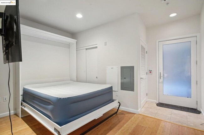 Building Photo - 6466 Hollis St
