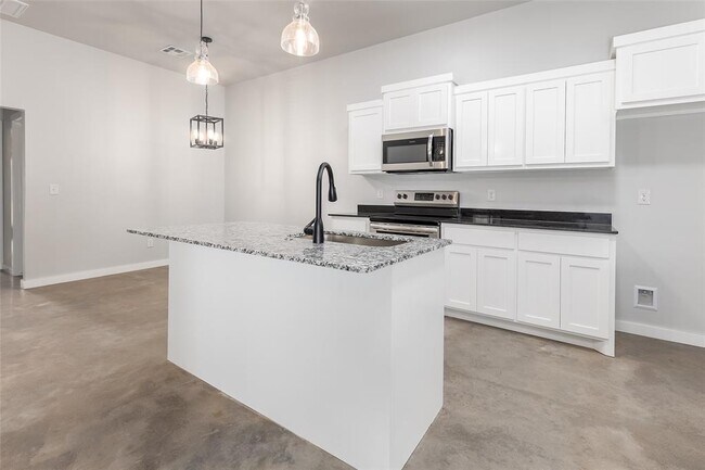 Building Photo - 13324 Springcreek Dr