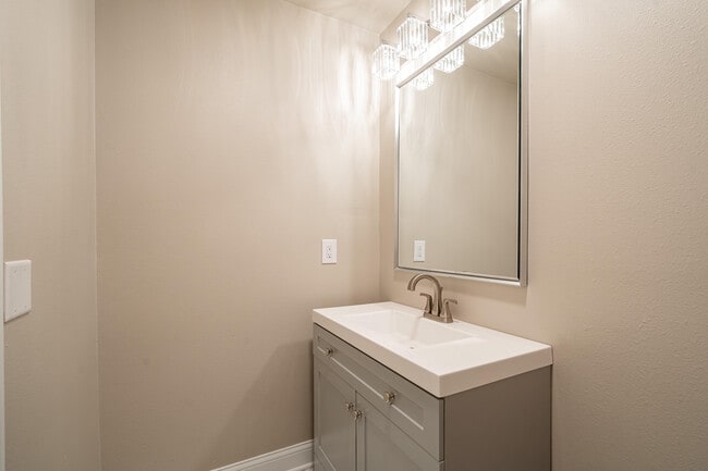 Building Photo - 12804 N Colony Dr