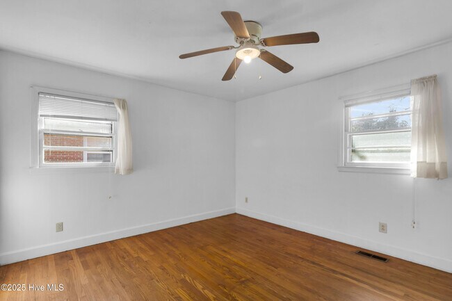 Building Photo - 2307 Woodland Ave