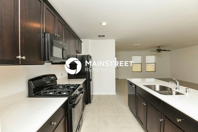 Building Photo - 4 Bedroom Pet-Friendly Home in Fort Worth, TX with Main Street Renewal