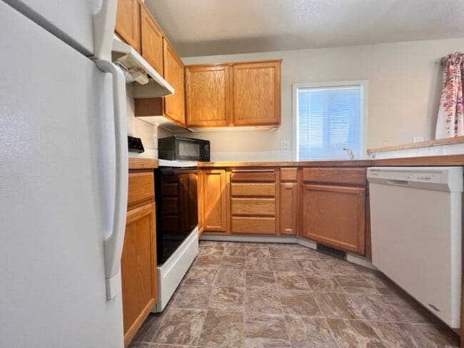 Building Photo - 8137 Waterfowl Ave