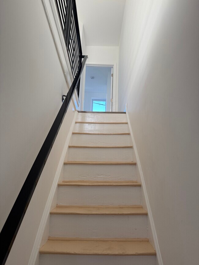 Building Photo - 2431 N Bancroft St