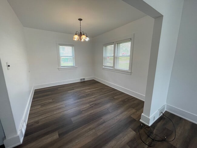 Building Photo - 102-104 Morley Pkwy